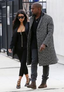 Kim Kardashian feet photo thumbnail