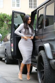 Kim Kardashian feet photo thumbnail