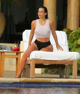 Kim Kardashian feet photo thumbnail