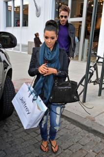 Kim Kardashian feet photo thumbnail