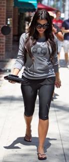 Kim Kardashian feet photo thumbnail