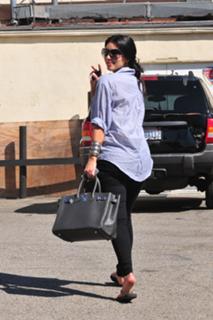 Kim Kardashian feet photo thumbnail