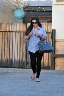Kim Kardashian feet photo thumbnail