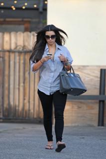 Kim Kardashian feet photo thumbnail