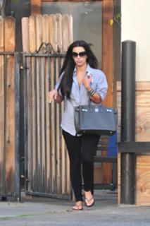 Kim Kardashian feet photo thumbnail