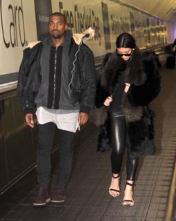 Kim Kardashian feet photo thumbnail
