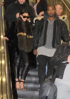 Kim Kardashian feet photo thumbnail