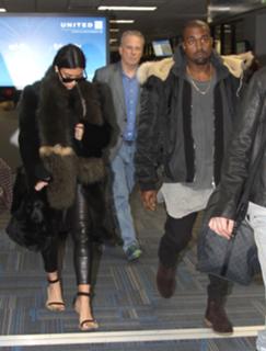 Kim Kardashian feet photo thumbnail