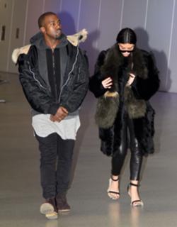 Kim Kardashian feet photo thumbnail