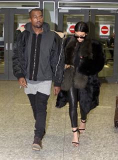 Kim Kardashian feet photo thumbnail