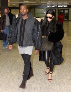 Kim Kardashian feet photo thumbnail