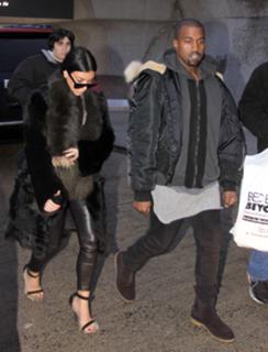 Kim Kardashian feet photo thumbnail
