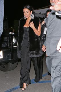 Kim Kardashian feet photo thumbnail