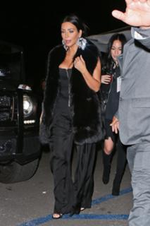 Kim Kardashian feet photo thumbnail