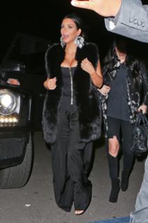 Kim Kardashian feet photo thumbnail