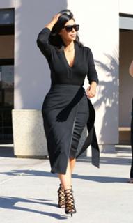 Kim Kardashian feet photo thumbnail