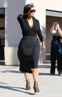 Kim Kardashian feet photo thumbnail