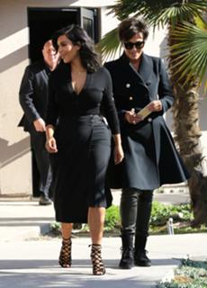 Kim Kardashian feet photo thumbnail