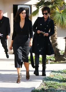 Kim Kardashian feet photo thumbnail