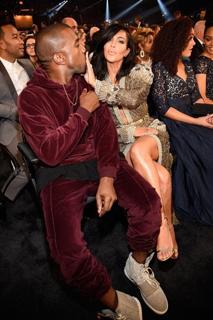 Kim Kardashian feet photo thumbnail