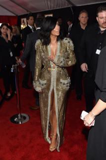 Kim Kardashian feet photo thumbnail