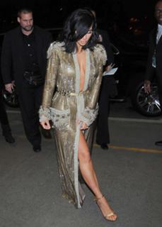 Kim Kardashian feet photo thumbnail