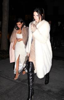 Kim Kardashian feet photo thumbnail