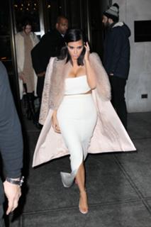 Kim Kardashian feet photo thumbnail