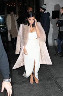 Kim Kardashian feet photo thumbnail