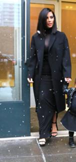 Kim Kardashian feet photo thumbnail