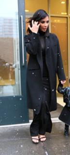 Kim Kardashian feet photo thumbnail