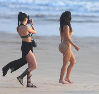 Kim Kardashian feet photo thumbnail