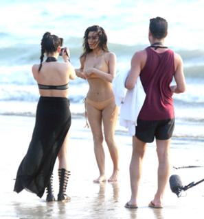 Kim Kardashian feet photo thumbnail