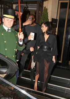 Kim Kardashian feet photo thumbnail