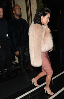 Kim Kardashian feet photo thumbnail