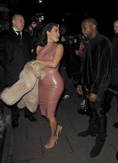 Kim Kardashian feet photo thumbnail