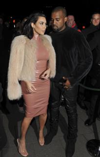 Kim Kardashian feet photo thumbnail