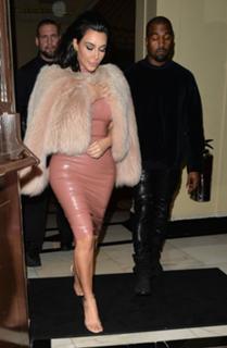 Kim Kardashian feet photo thumbnail