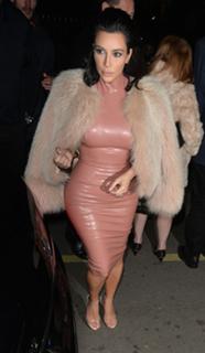 Kim Kardashian feet photo thumbnail