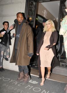 Kim Kardashian feet photo thumbnail