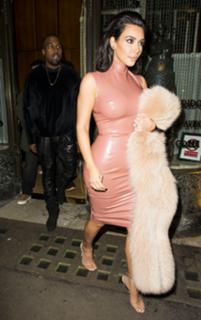 Kim Kardashian feet photo thumbnail