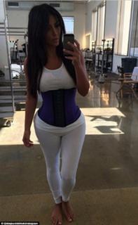 Kim Kardashian feet photo thumbnail