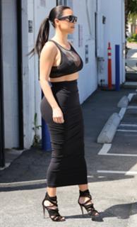 Kim Kardashian feet photo thumbnail