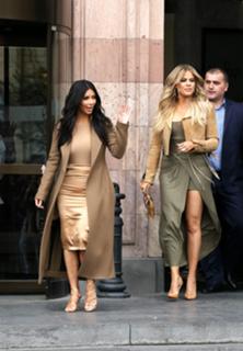 Kim Kardashian feet photo thumbnail