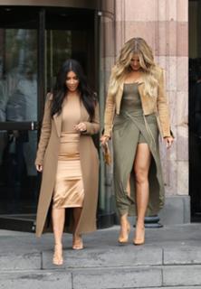 Kim Kardashian feet photo thumbnail