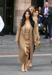Kim Kardashian feet photo thumbnail