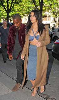 Kim Kardashian feet photo thumbnail