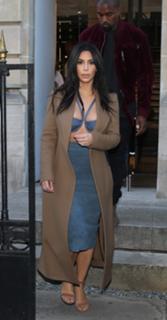 Kim Kardashian feet photo thumbnail