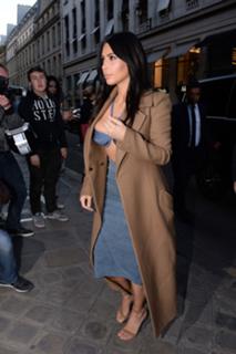 Kim Kardashian feet photo thumbnail