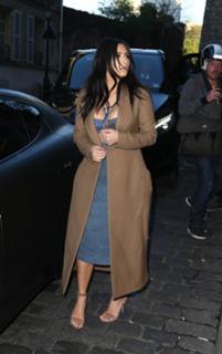 Kim Kardashian feet photo thumbnail